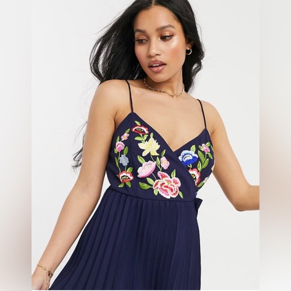 ASOS Design Embroidered Pleated Spaghetti Strap MIDI Dress Size 6 NWOT - Picture 1 of 6